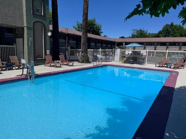 Travelodge By Wyndham Redding Ca Εξωτερικό φωτογραφία